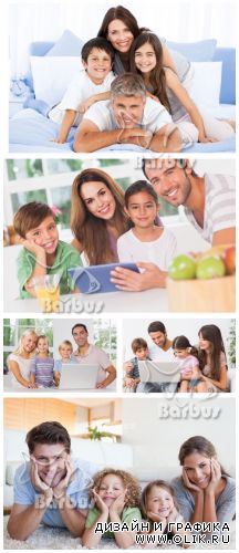 Family at a leisure with the laptop / Семья на отдыхе с ноутбуком