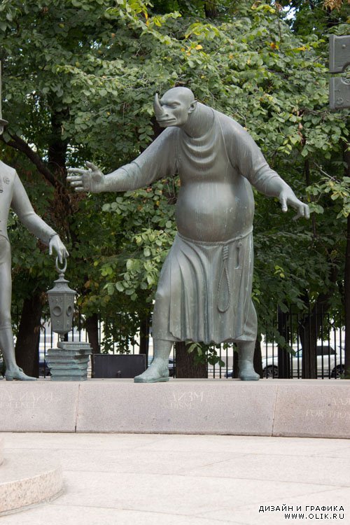 Памятник людским порокам на Болотной площади в Москве. художник М.Шемякин