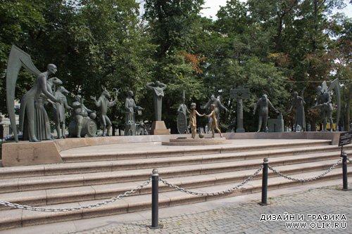 Памятник людским порокам на Болотной площади в Москве. художник М.Шемякин