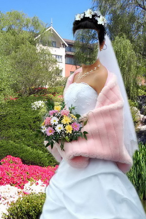 Невеста с букетом ромашек