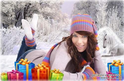 Девушка для фотомонтажа - Красавица с подарками на снегу