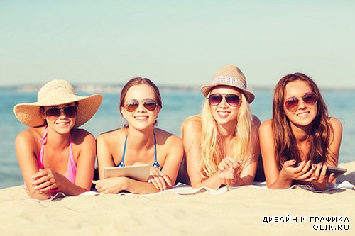 Растровый клипарт - Девушки на пляже 6