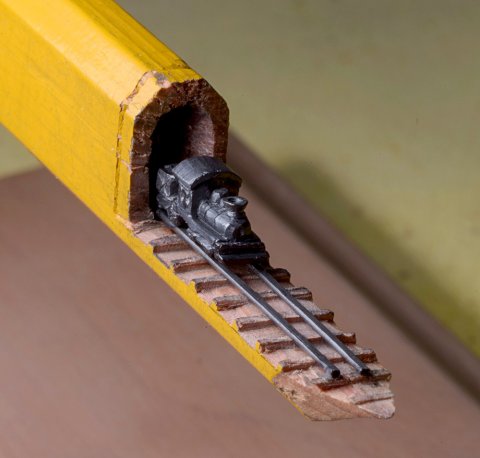 Поезд из грифеля простого карандаша - необычная работа американской художницы